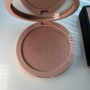 Gucci Warm Gold Glow Highlighter- 03 Warm Gold.